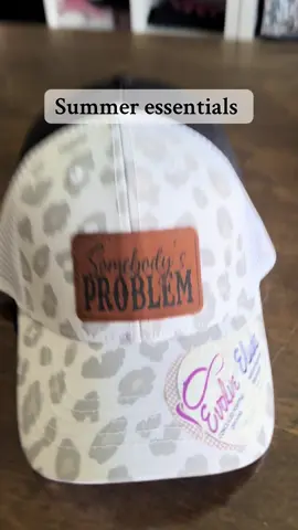 A cute ponytail hat is essential for summer days #hat #summerstyle #SummerFashion #stylishaccessories #hatsofsummer #trendyhats 