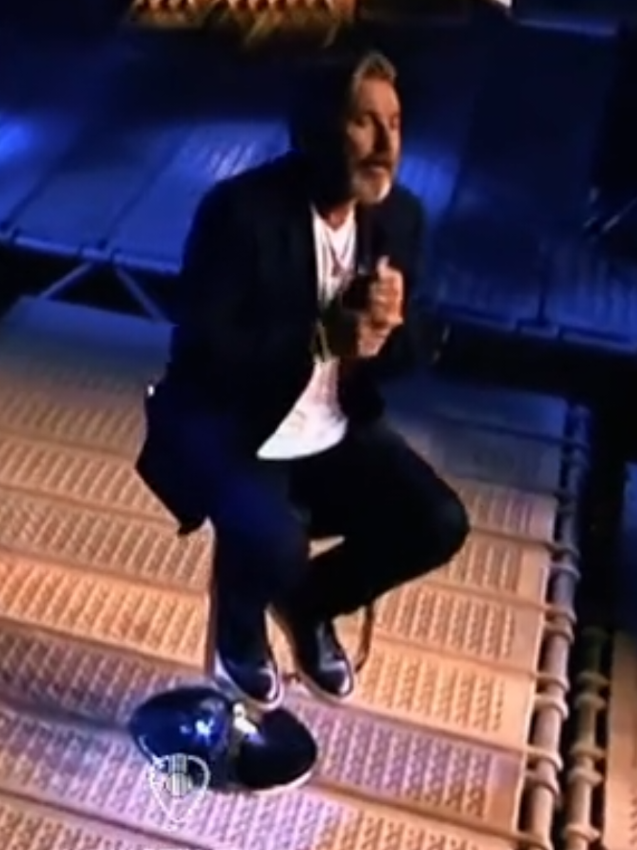 Un Hombre Normal - Ricardo Montaner  #paratiiiiiiiiiiiiiiiiiiiiiiiiiiiiiii #live #concierto #venezuela🇻🇪 #fyp #fypage #musica #recuerdos #tiktok #parami #viral #envivo 