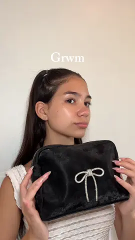 The best sunscreen for summer @Cell Fusion C  #GRWM #grwmmakeup #makeup #grwmroutine #aesthetic #foryouu #trendingaudio #blowthisup #glowingskin #glassskin #spf #koreansunscreen #naturalmakeup #nomakeupmakeup #lipcombo #lipgloss