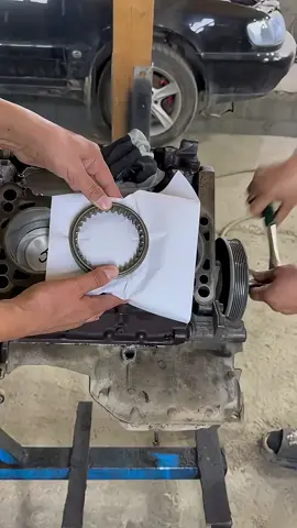 Piston pressure test Watch the paper Explode