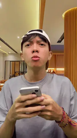 Enjoy seharian, baterai masih sisa setengah!  Ini cocok banget buat aku yang selalu butuh HP kapan pun dan di mana pun. #AITravelMaster #2025FlagshipKiller #realmeGT7Series