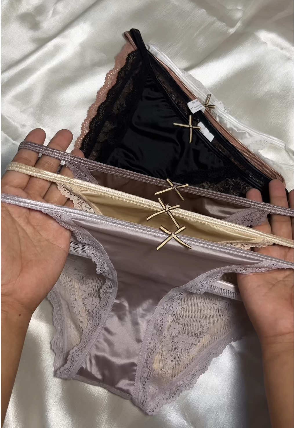 The design is giving🔥🥵 #underwear #lacesleepwear #laceunderwear #lace #underwearforwomen 