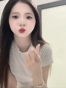 Chéo chân ms đẹp