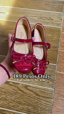 Sobrang ganda mga mie sa personal ✨😍 apaka cute at ang mura lang san kapa 189 pesos ganyan kaganda darating sainyo 🤗#flatsandalsforkids #fyp #footwear 