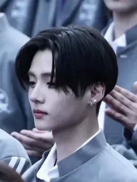 HYBEからBTSやTXTの弟分としてデビュ一するはずだったサンウォン。 しかしデビューが白紙。 3年ぶりに現れオーディション番組に参加をし、トレニファンやkpopファンからダンスも歌も顔すべてがかっこいいと噂されている。 #sangwon #상원 #leesangwon #traineeA #boysplanet #ボイプラ2 #おすすめ 