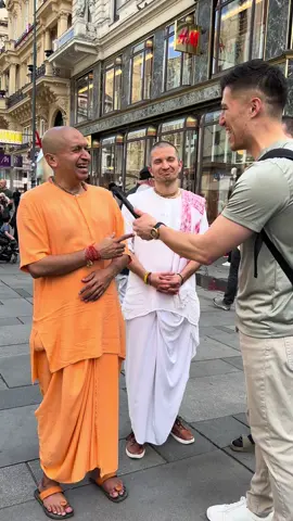 SURPRISING A MONK IN TAMIL ❤️ . Thank you @officialgaurangadas 🇮🇳 . If you want to learn a language, get my language course @zero.to.fluent in the BIO! . #india #tamil #vienna #japan #japanese #ukrainian #romanian #italian 