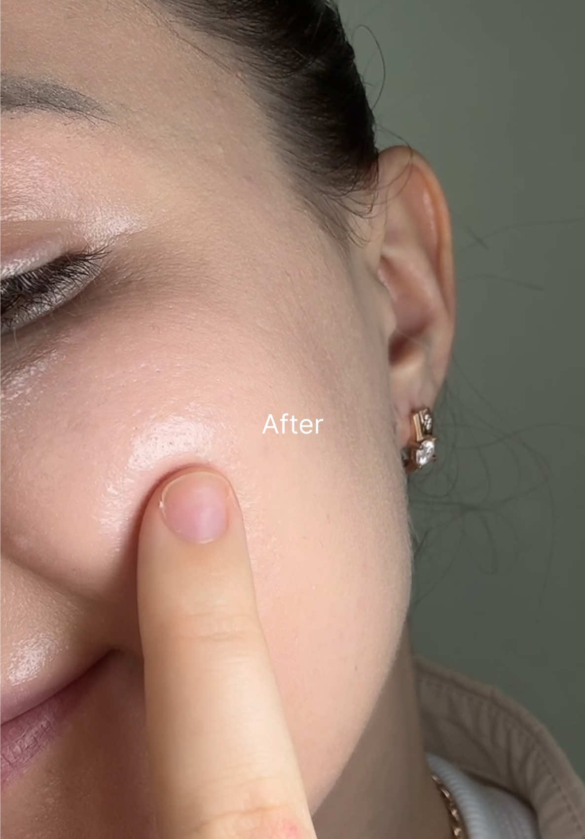 I’ve tried a lot of “gentle” retinals before, but none delivered like this one from @KSECRET GLOBAL  No dryness, no irritation – just real results. My skin feels smoother, more even, and honestly… healthier! ✨ Finally a retinal serum that respects my skin barrier and actually works. Obsessed 💛 #glowupwithretinalchallenge #ksecretchallenge #KSECRETretinal #RetinalSerum #KBeautyRoutine #GlowySkin #SkincareTikTok #GlassSkinGoals #BarrierFriendly #seoul1988 #ksecret #SkincareWithResults #BeautyTok #fyp #firyou #SkincareTransformation #KoreanSkincare #recommendations #viral #7dayswithksecret #healthyskin 