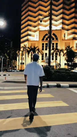 #malaysia #kualalumpur #kl #travel #niceview #vibe #fyp #foryou #aesthetic #nightlife #city #nightvibe #citylight #enjoylife #darkvibe #streetphotography #Lifestyle #dreamer #cinematography #nighttown 