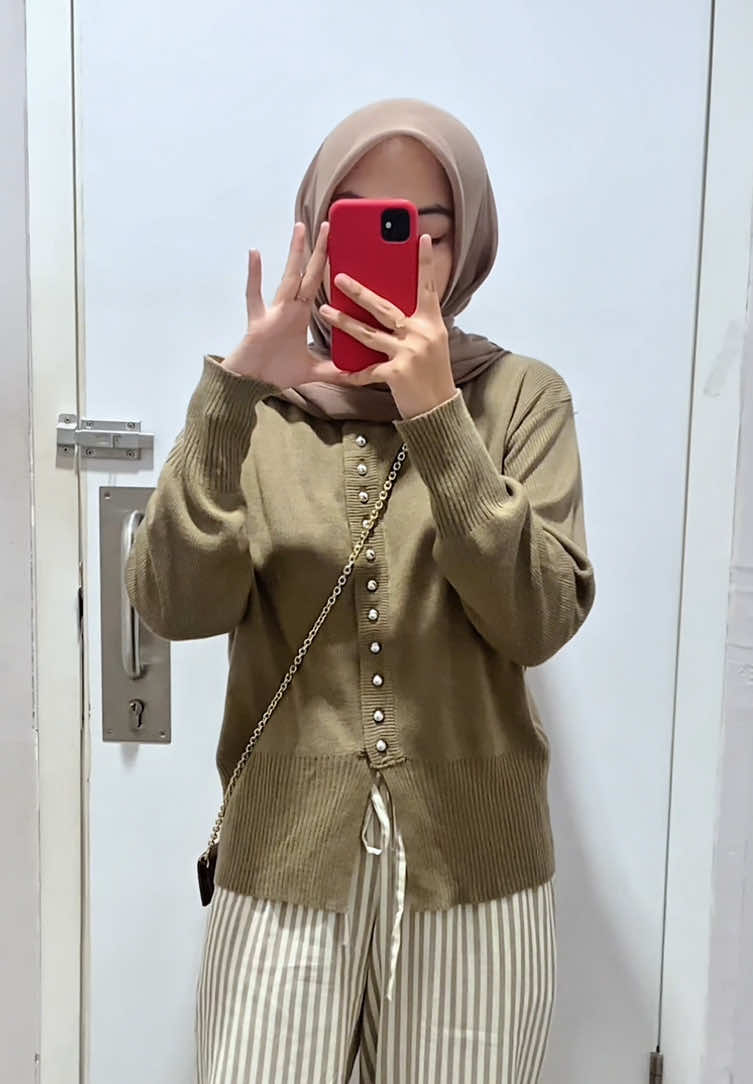 suka banget sama celana stripe dari @tuku_klambi  . . . #celanakain #celanawanita #celanakatun 