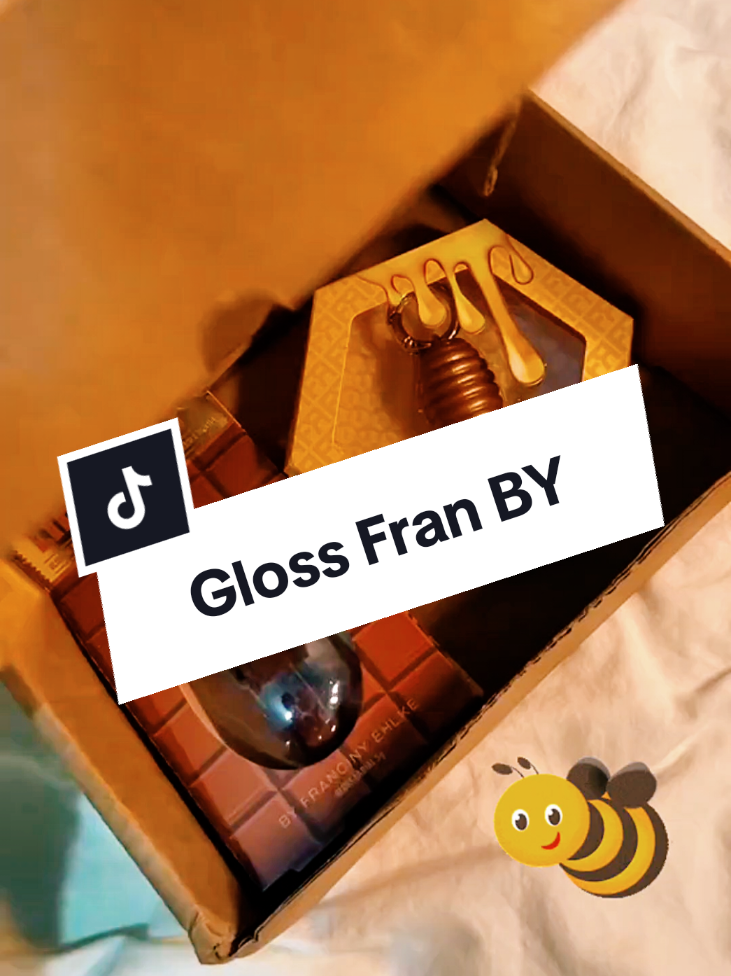 Gloss Fran BY  .Você já testou o gloss que virou febre nas redes? 🍯 O LipHoney da Franciny Ehlke entrega brilho, hidratação intensa e um cheirinho de mel viciante! 💋 Perfeito pra deixar seus lábios irresistíveis e protegidos onde quer que você vá! 💄 Edição limitada – corra antes que acabe! #liphoney  #franbyfr  #francinyehlke  #lipbunny  #Glos  #hidrataçãolabial  #glossdemel  #beautytips  #fypp  #vaiprafy  #trends  #glossperfeito 