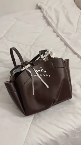 ໒꒱  ۫ ₊ | the totebag that everyone must have! ꒱  ࣪ ⑅ ˚ #nunu #nunutotebag #nunubag #bag #bags #totebagaesthetic #aesthetictotebag #aesthetic #aestheticvideos #whatsinmybag #unibag #studentthings 