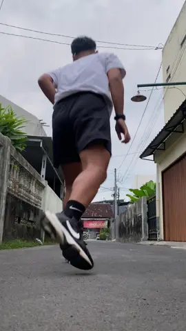 Senang bisa menyelesaikan lari hari ini. Jangan lupa untuk tetap bergerak! #RunnerLife #MorningRun #HealthyLifestyle #KeepMoving #WorkoutMotivation #IndonesiaRunners #pelarikonten #pelarisiputt_🐌 #runningman #fy 