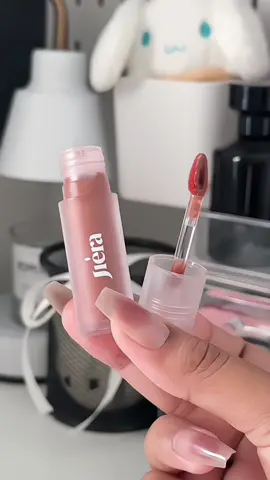 ‼️Jiera Lip tint shade 05 Rose Toffen favorite aku‼️  ini beneran ringan banget dan di bibir aku look natural. kalau kalian suka shade apa? ❤️‍🔥✨  #jiera #jieraliptint #jieraofficial 