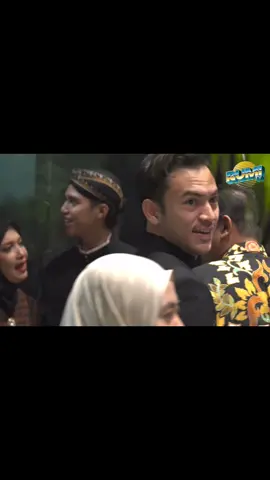 Rizky Nazar salaman sama Syifa Hadju dan El Rumi di ngunduh mantu Al Ghazali & Alyssa Daguisé 😅😍 #rizkynazar #syifahadju #elrumi #alyssadaguise #alghazali #ngunduhmantu 