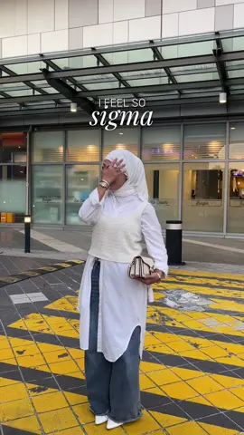 this new cute moisture sunscreen lotion from @Carslanmy is giving 𝒂𝒘𝒉𝒉𝒉𝒉𝒉𝒉𝒉 🥹💗🎀  3in1 okay; sunscreen, primer & tone up cream! senang lepas ni, satu product je tapi banyak function 😍  grab yours now 🤏🏻✨ #CARSLAN#carslanmy #CarslanSummerMakeup #carslansunscreen #carslanprimer# uvprotection #sunscreenviral #sweatproof #waterproof #makeup #makeuphacks #newarrivals #fyp 