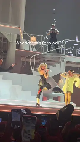 Feather choreo will always be good @Sabrina Carpenter #sabrinacarpenter #manchild #shortnsweettour #feather 