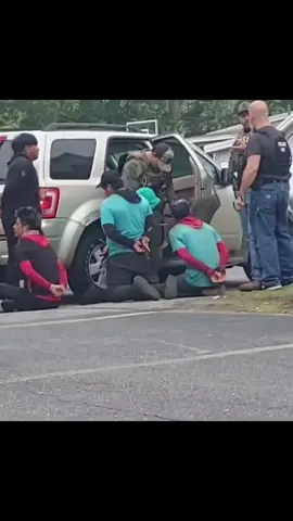 Cinco Inmigrantes fueron arrestados #tiktoker #ultimasnoticia #sigueme_para_mas info #lake  #ultimasnoticias #flix #flypower #filienei  #ultimahora #fyp #foryou #forty