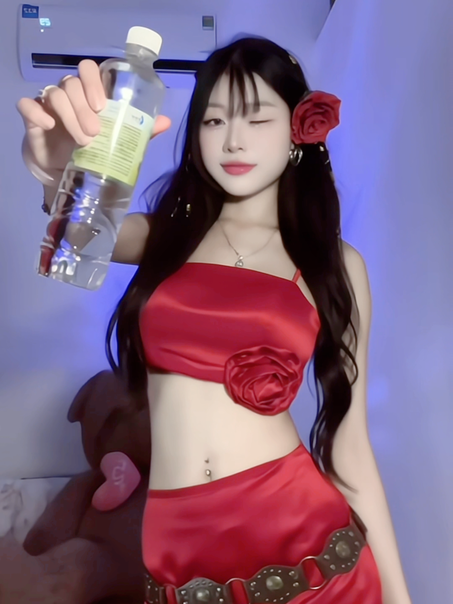 Thứ 6 máu hơn thứ 7 🥳– em đỏ như son, môi em lã lướt💄🫦 anh uống FOY không 😆 💧 FOY – Nước khoáng ion kiềm mát lạnh tự nhiên 🥤 Uống FOY mỗi ngày để cơ thể tươi – trẻ – khoẻ – yêu đời 🌿✨ 🛒 Hiện FOY đã có mặt tại Circle K với siêu khuyến mãi khủng nha cả nhà 😍🛍️ --- #foyvietnam #nuockhoangionkiem #nuockhoangkiem #xuhuong #trending #hottrend #circlek #trangtrang1402206 