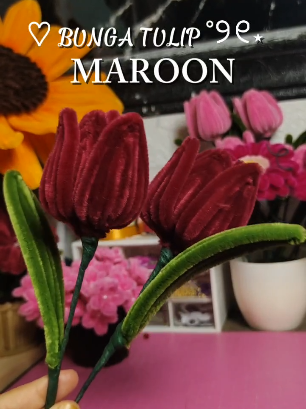 bunga tulip maroon, kawat bulu gembul cek keranjang🥰 #tulip #bungatulip #bungakawatbulu #kawatbulu #pipecleanerart #tutorial #fyppppppppppppppppppppppp 