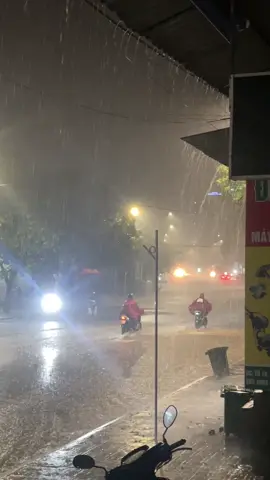 Để nguyên bản gốc cho thật điện ảnh về cơm mưa gần 2h đồng hồ tại Thái Nguyên, nguy cơ lụt cục bộ rồi ae bản Thái ơiii 🥲#thainguyen20 #viraltiktok #mualut 