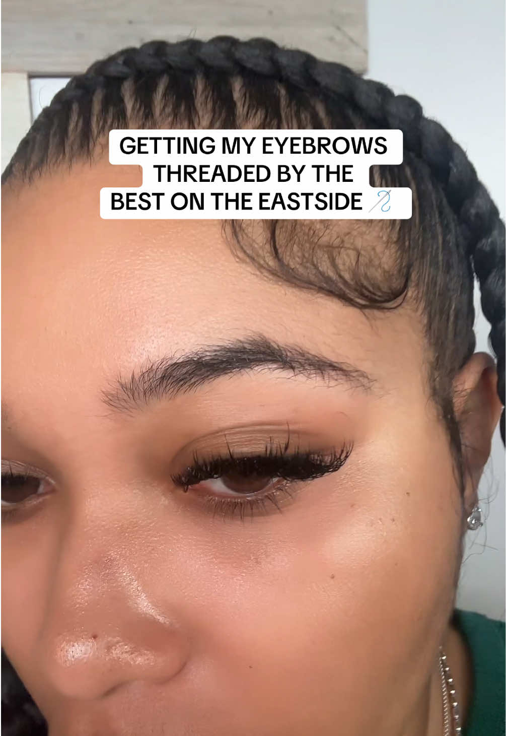 What we thinking chat 🔥🔥🔥??? Do y'all do wax or thread when it comes to your brows ??