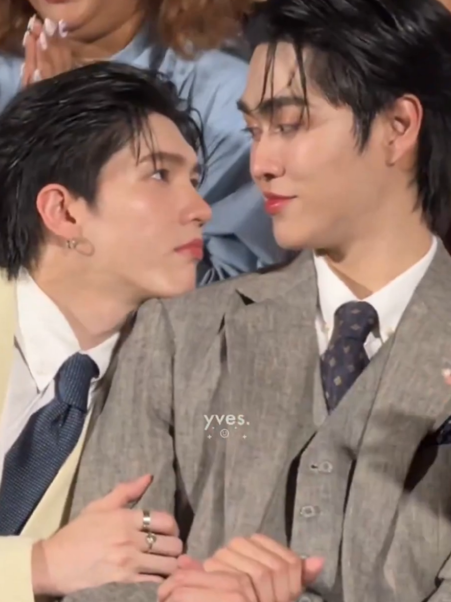 abun hari ini kenapa clingy sekali? disuruh fan benefit malah minta faen benefit gimana dah? #อู๋บูม #MemoirOfRatiEP1 #AouBoom #thaibl #aou_tnbknr #besevboom  cr beside_the_moon - daisybouquet -  yvesishappyy on twt