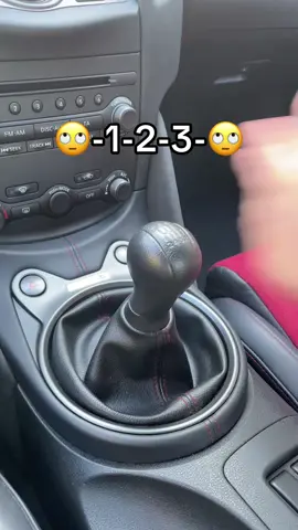Seulement les proprio de boîte meca peuvent comprendre cette sentation🔥 #nissan #initiald #initialdedit #370z #370znismo #nismo #manuel #fyp #pourtoii #plaisir #reel #tik_tok #kesfetteyiz #kesfet #pourtoipage #ete #gtr #jdmcarsoftiktok #jdm #nissangtr 