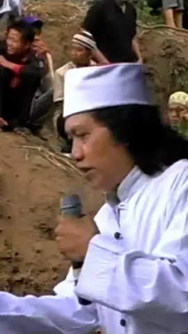 CakNun wes tau ngendiko.. #caknun #maiyah #sinaubareng #ForYouPage #fyp #ViralNow #emhaainunnajib #maiyahnusantara 