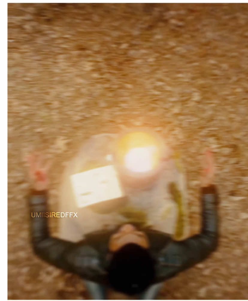 And he’s taking that last remaining Bennett witch who passes out over a locator spell. - [#vincentgriffith #theoriginals #theoriginalsedit #vincentgriffithedit #witches #to #theoriginalsedits] - cc : panning : twitch : @rnvlxy 