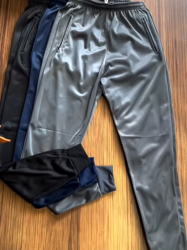 👖 Calça Jogger com Elastano Conforto de verdade e estilo que combina com tudo! 💥 Ideal pra treino, rolê ou dia a dia 💪 Tecido com elastano = mais liberdade de movimento 💸 Preço que cabe no bolso! A partir de R$24,99 🔥 Melhor custo-benefício que você vai ver hoje! 📲 Link na bio pra garantir a sua! #calçajogger #modamasculina #lookmasculino #estiloemalta #shopeebrasil #foryour #fyp #tiktokbrasil #streetwearstyle #modafitness #TikTokFashion