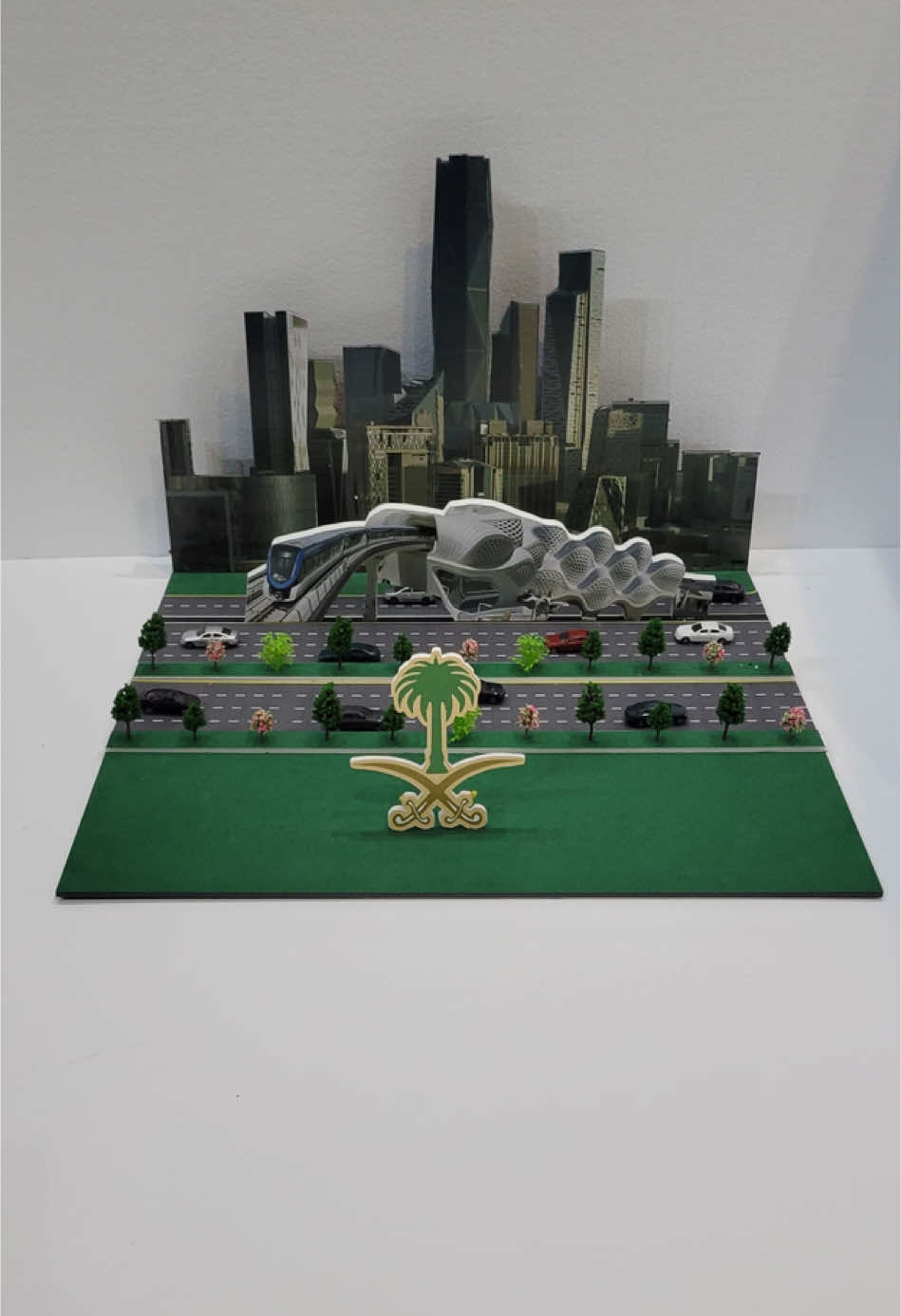 المترو والمركز المالي… الإنجاز اللي خلّدناه في مجسم!                            #م#مجسماتن#نموذج_المجسما#الرياض_2030ا#المتروا#المركز_الماليا#الهندسة_المعماريةم#مشاريع_رؤية_2030ت#تيك_توك_سعودي