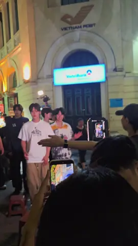 sự bất ngờ ở phố đi bộ , chưa đi fes ngày 21 mà đã hét khàn cổ luôn r 🤣🤣 như thế này mai biết tính sao kkkk #템페스트 #TEMPEST #jfies 