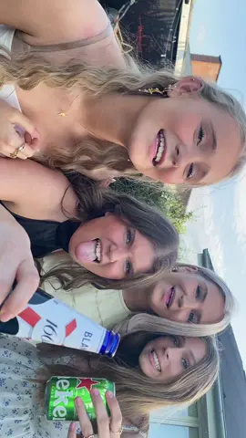 Stik mig en øl! #foryou #skandinavien #foryoupagе #fyp #repost @Emma Marie @Dicte Buus♥️ @Mathilda @Hannahrisdahl @-ASTA- 