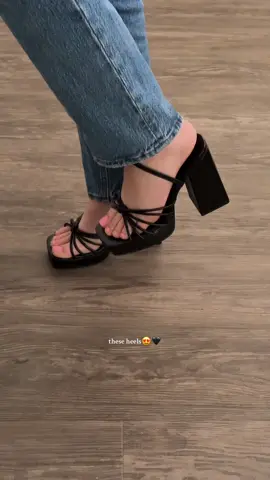 can’t go wrong🖤 #heels #OOTD #ttshop #platformheels #misslola #fyp #parati #foryoupage #xyzbca #outfitinspo #ootdideas 