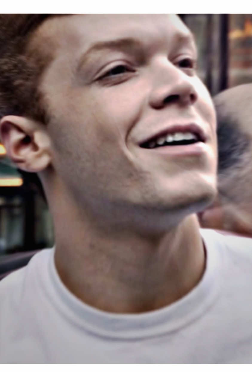 i get why they deleted this scene but it’s SO funny seeing how micky found out about ian | #cameronmonaghan #iangallagher #shameless #gallavich  HEAVILY ib my fav: @ANDRADA ♥️