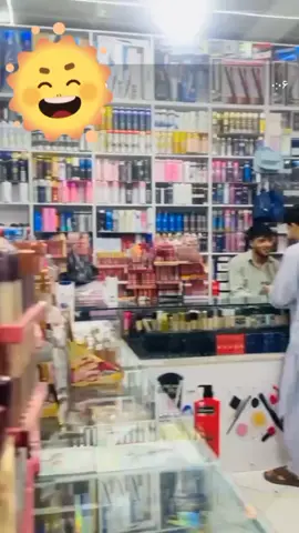 ای بیچاره هم چکار کمره شد کی ها میشناسه دستا بالا😂🤣#noora #makeup #mazari 