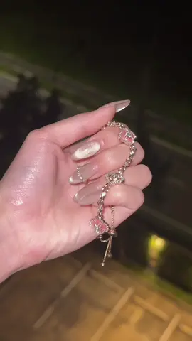 งานจริงโครตสวย🎀#สร้อยข้อมือ #สร้อยข้อมือดอกไม้ #สร้อยข้อมือเพชร #ของขวัญ 