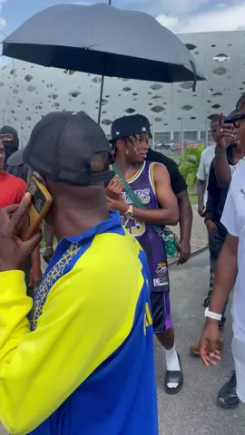 Samuel Chukwueze said he won't take the umbrella off that the sun will burn his skin and will also eat fisherman soup here at Uyo #fyp #foryoupage #samuelchukwueze #fishermansoup  #uyo 