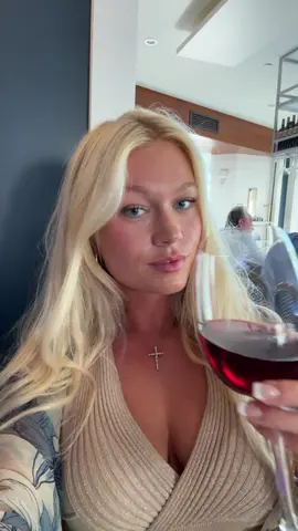 can you guess why red is my favorite 💭