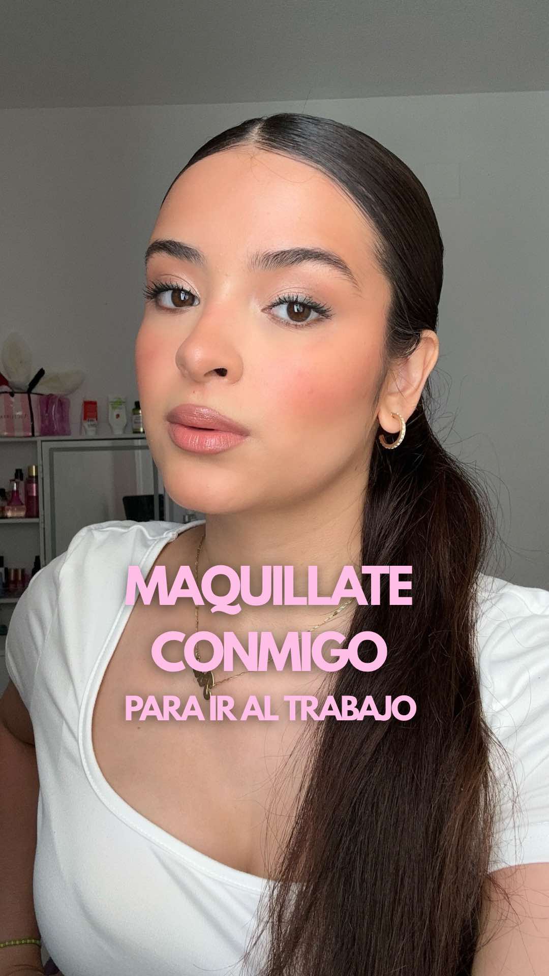 Yo todo el video muda jajsjsjs pero ajá maquíllate conmigo para ir al trabajo 👈🏻💋