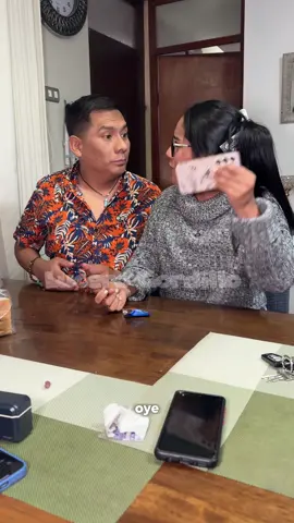 A mi nadie me revisa el teléfono ok? @Miguel Angel Super   Jajajajaja #contenido #comedia #humor #parejas #telefono #celular #toxica #novios #celos 