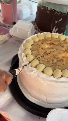 Maracujá Com Leite Ninho 😍😉 . . #bolos #doce #confeitaria #bolocaseiro #receitas #culinaria #bolosartesanais #bolosdecorados #dicas #amor #rendaextra #beautiful 