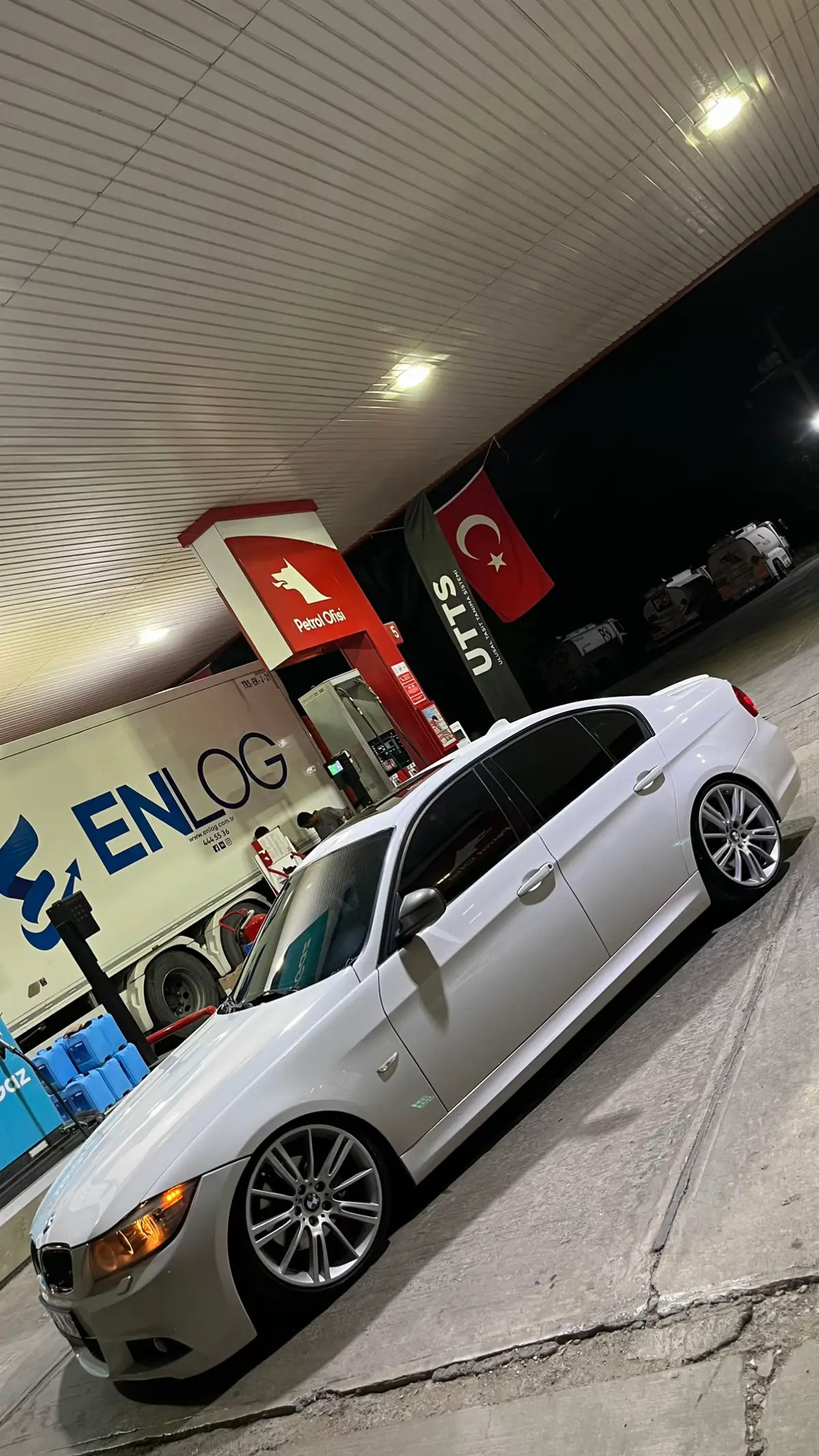 #öneçıkar #bmw #bmwe90 #e90 #mersin #keşfet #ela #33ela96 #tarsus #yer6 #gece #piyasa #kesfet #kesfetteyiz #cadde #caddebostan #cadde33 #zirve 