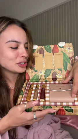 opção de presente pra dar p amiga que não tem erro, eu ameiiiiiii demais!!! obrigada baby, vc arrasa!  @Thais Souza ❤️🥹🤏🏼🌟❣️