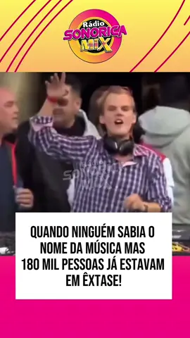 Em 2011, Avicii subiu ao palco do Tomorrowland com uma faixa inédita. A multidão de 180 mil pessoas ainda não conhecia o nome da música, mas bastaram os primeiros segundos para transformar o set em um momento histórico da música eletrônica. A música era “Levels”, que só seria lançada oficialmente meses depois mas ali já provava seu poder. A batida, a construção, a energia… tudo fazia sentido. Foi a estreia perfeita de um hino que dominaria pistas no mundo inteiro e marcaria o legado de um dos maiores nomes da música eletrônica. Um clássico exemplo de quando a música fala mais alto do que qualquer anúncio: ninguém sabia o nome, mas todos sentiram a vibração. 🎶 Avicii, eterno. 📌 Fonte: EDM.com / Tomorrowland Archives #Avicii #Levels #Tomorrowland2011 #MúsicaEletrônica #EDMClássico #DanceMusic #SetHistórico #LegadoAvicii #FestivalViral #MomentoInesquecível #ReelsMusicais #MúsicaQueMarca