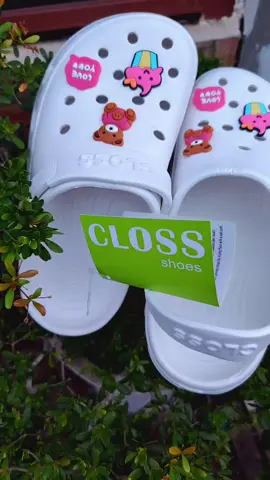 Clogs for women with jibbitz #clogshoes #clogs #clogsslippers #tiktokaffiliate #creatorsearchinsights 
