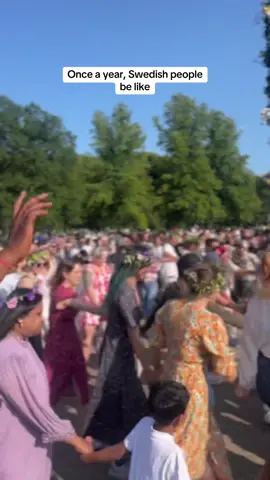 I love Midsummer day!!!! The joy is contagious as everyone dances around the maypole, laughter fills the air, and you truly feel the warmth of community. It’s a time when no one feels alone—just pure happiness all around! 🌼✨ #Midsummer #Midsommar #SwedishTradition #Dance #Community #Joy #gladmidsommar #gladmidsommarsverige🇸🇪💐🌼🍃🌸🌿🌺💐 #sverige #sweden #midsummer #june #thingstodoinsweden #witchcraft #tradition #swedishtradition #swedishpeople #happy #slotskogen #longestdayoftheyear 