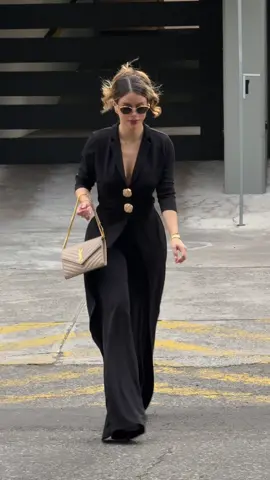 El jumpsuit es de @Adorabellastore 😍 #fypp #grrr #viralllllll 