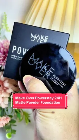 Make Over Powerstay 24H Matte Powder Foundation ini cocok banget buat kamu yang lagi cari powder foundation yang high coverage tapi tetap ringan dan flawless, dilengkapi dengan 25 shades yang cocok di skintone wanita Indonesia, jadi bisa banget pemilihan shadesnya kamu sesuaikan dengan undertone dan skintone kulitmu 