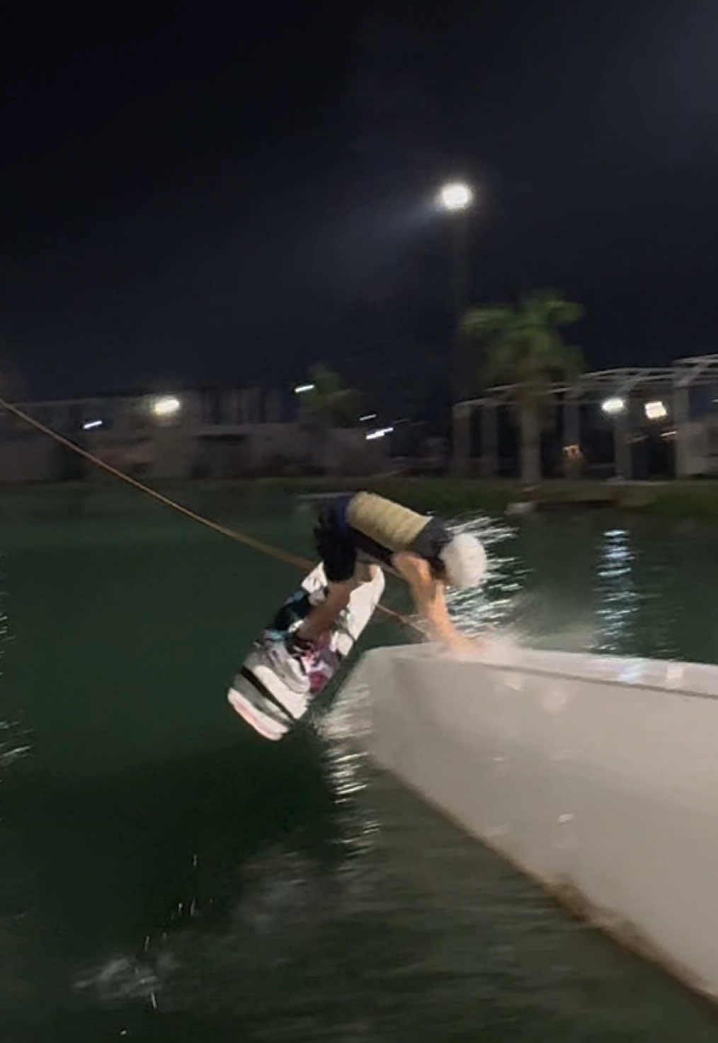 Night light 🌙 #escthaiwakepark #wakeboard #thaiwakepark #thailand🇹🇭 #bangkok #liquidforcewake #เวคบอร์ด #fyp 